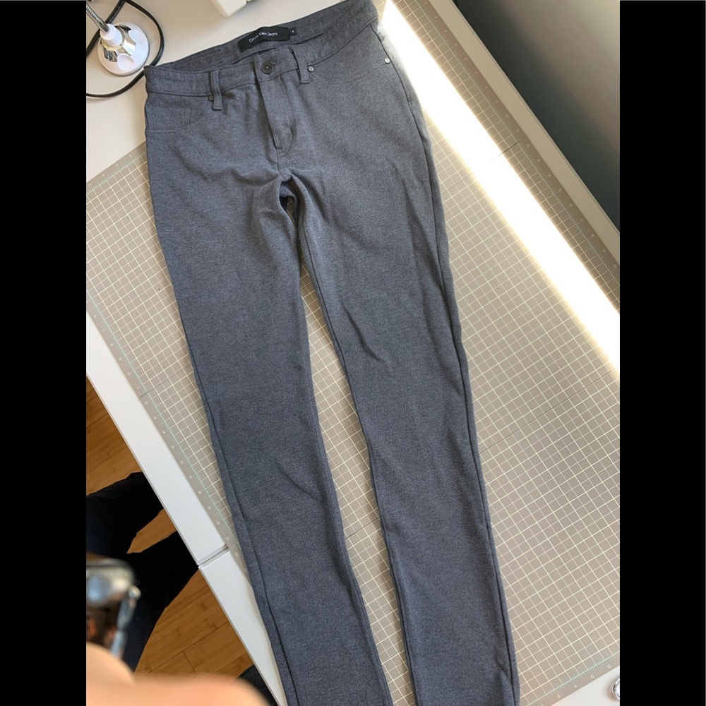 Sz6 Calvin Klein slim leg pants.